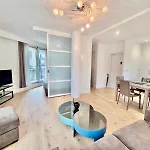 Luxury Paris Apt, Eiffel View, Golden Triangle