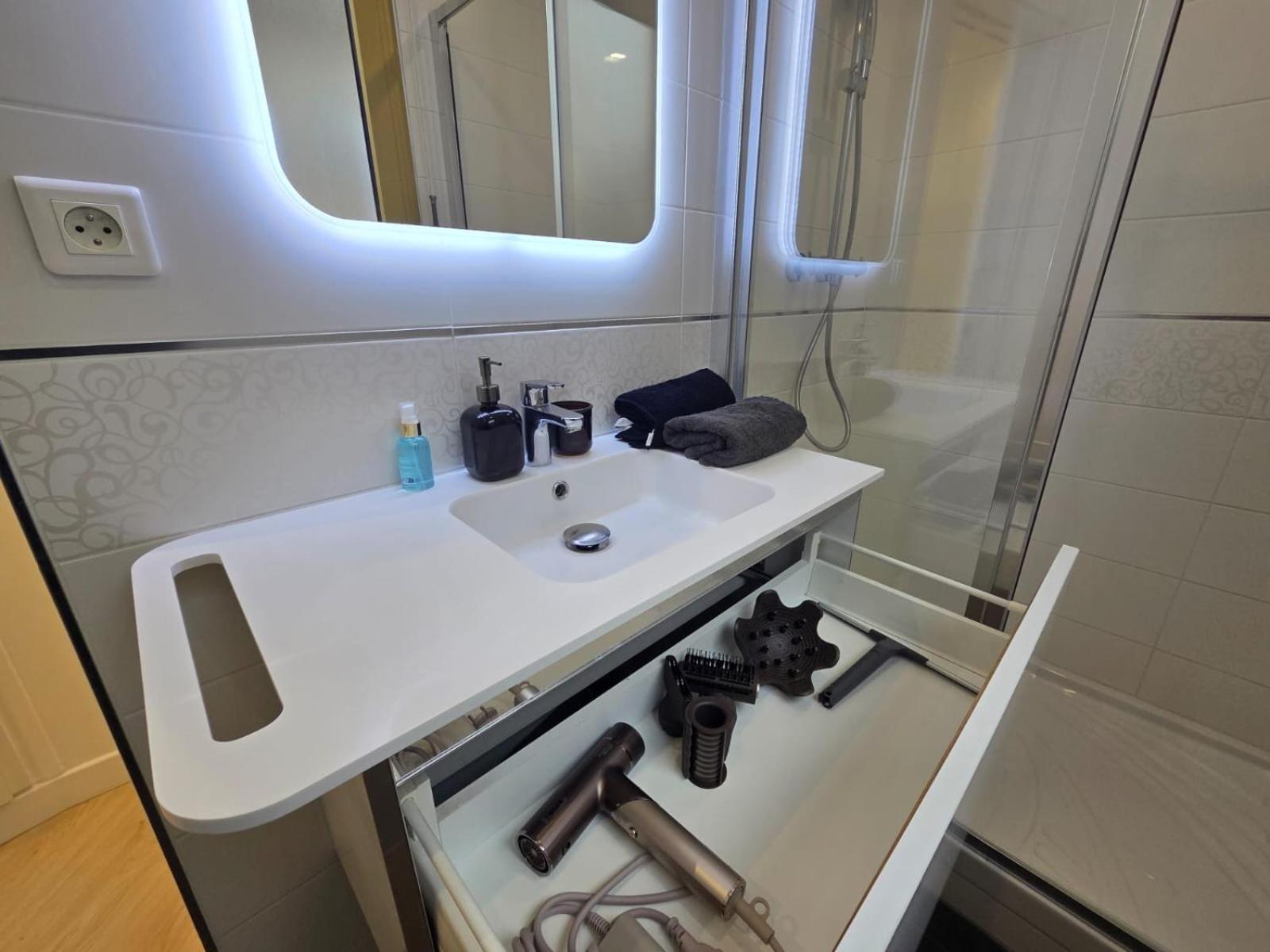 Luxury Apt, Eiffel View, Golden Triangle Parigi